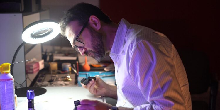 Mahmood Qannati Obtains Two Global Certifications in Swiss Horology