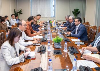 رئيس اقتصادية قناة السويس يستقبل وفدًا تجاريًا صينيًا رفيع المستوى من عدة مقاطعات يضم الاتحاد الوطني للمنسوجات