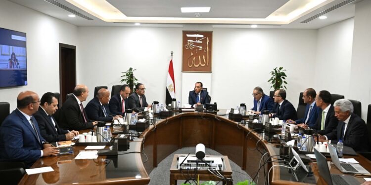 رئيس غرفة الجيزة من العلمين: انخفاض ملحوظ في أسعار السلع.. ودعم الصناعة هو الحل لاستقرار الأسواق