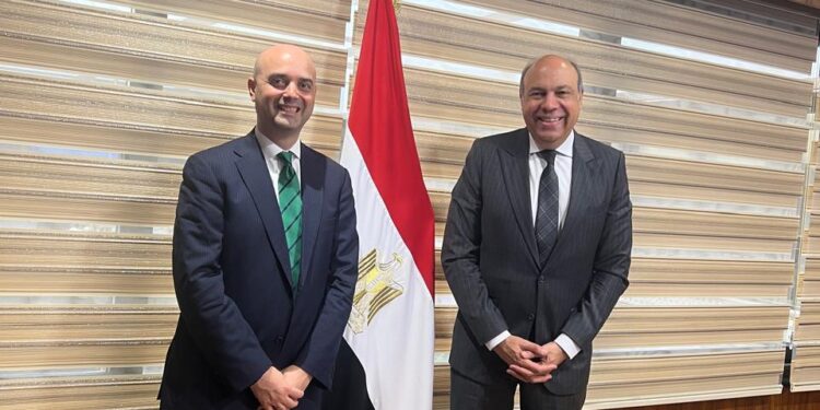 وزير الطيران المدني يبحث مع وفد "الهجرة الدولية" تعزيز التعاون وتطوير منظومة بيانات الركاب