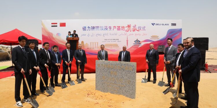 باستثمارات 70 مليون دولار.. وضع حجر أساس مشروع "ديلي إيجيبت" للمنتجات الزجاجية بالسخنة