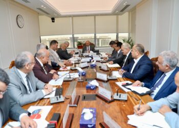 كامل الوزير يبحث مع "ألستوم" الفرنسية مستجدات الخط السادس للمترو ومجمع الصناعات المتقدمة ببرج العربر