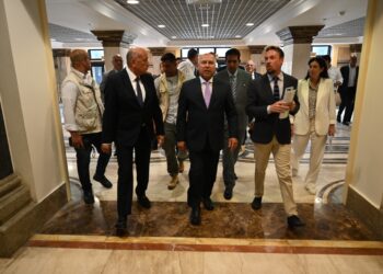 وزير الصناعة والنقل يتفقد محطة الركاب السياحية بميناء الإسكندرية ويشهد استقبال السفينة "AROYA" وعلى متنها 3300 راكب