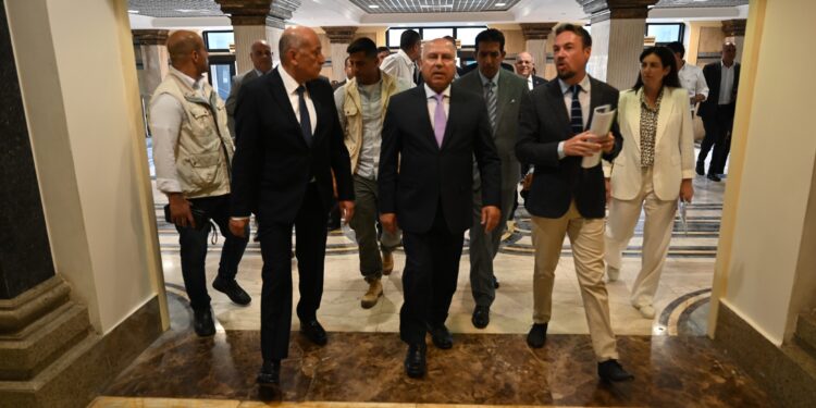 وزير الصناعة والنقل يتفقد محطة الركاب السياحية بميناء الإسكندرية ويشهد استقبال السفينة "AROYA" وعلى متنها 3300 راكب