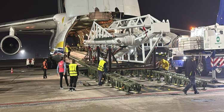 مصر للطيران للشحن الجوي تستقبل طائرتي "أنتونوف" عملاقتين لنقل أذرع شحن استراتيجية لقطاع الطاقة