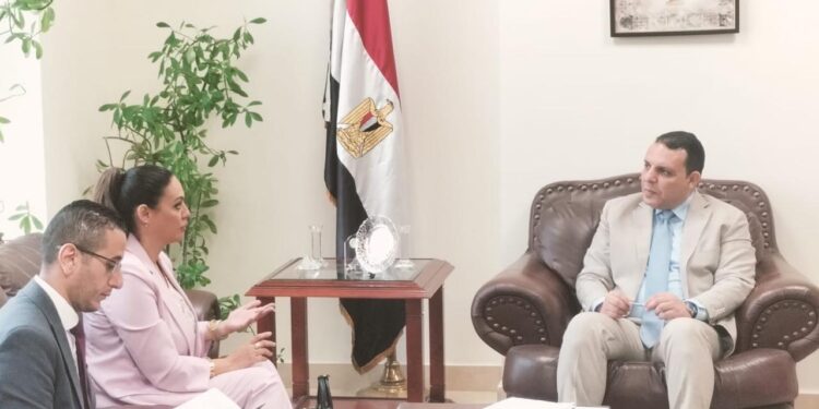 رئيس التمثيل التجاري يبحث مع مسئولي سفارة الدنمارك فرص تعزيز الاستثمار في الطاقة والبنية التحتية