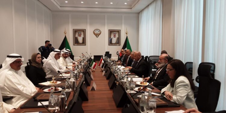 خلال زيارته للكويت.. كامل الوزير يبحث فرص التعاون الصناعي واللوجيستي مع كبار المسؤولين