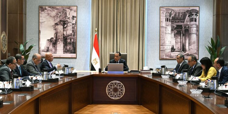 مدبولي يتابع جهود دعم وتوطين الصناعة ضمن استراتيجية مصر الصناعية 2030