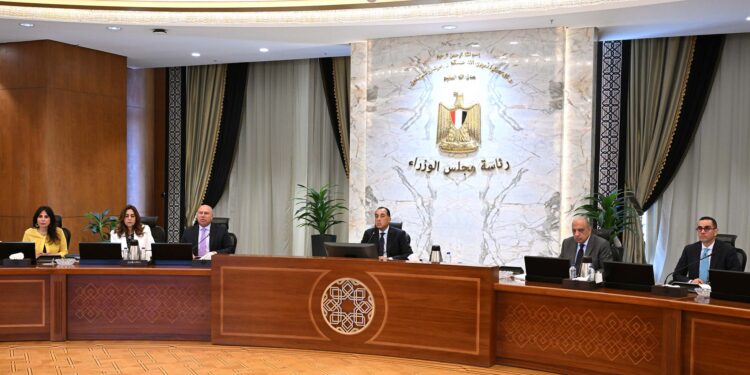 مدبولي يتابع مستجدات آلية تعديل حدود الكربون لتعزيز تنافسية الصادرات ودعم التحول الصناعي الأخضر