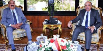 "الطيران المدني" يبحث تدشين خط مباشر إلى لوس أنجلوس لدعم الجالية المصرية بأمريكا