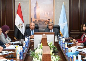 كامل الوزير يبحث مع محافظ ومستثمري الإسكندرية التحديات الصناعية وسبل الحلول