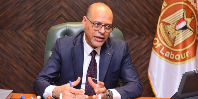 وزير العمل: صرف 3 ملايين جنيه لرعاية 374 عاملاً غير منتظم في 25 محافظة