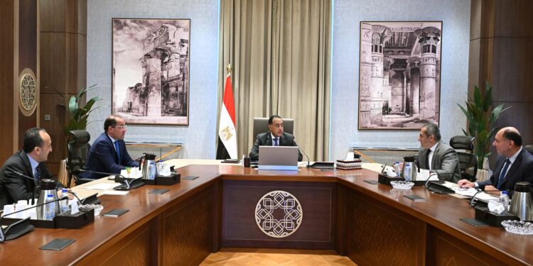 اجتماع حكومي لبحث آفاق توسع العاصمة الإدارية ونقل التجربة المصرية لإفريقيا