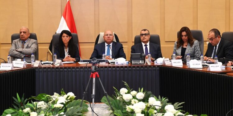 كامل الوزير يترأس اجتماع المجموعة الوزارية للتنمية الصناعية ويعلن حزمة قرارات لدعم الصناعة المحلية