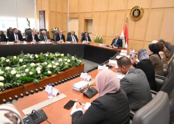 كامل الوزير يبحث مع مصنّعي الحديد وشركات السيارات خطة توطين صناعة صاج المركبات