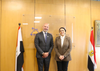 تنسيق “مصري إماراتي” لخفض الكربون في القطاعات الصناعية كثيفة الاستهلاك