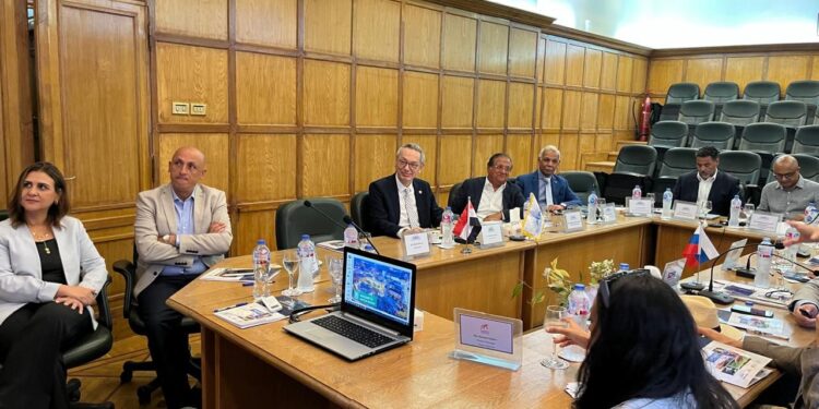 جمعية رجال أعمال إسكندرية تبحث مع وفد تجاري روسي تعزيز التبادُل التجاري بين البلدين