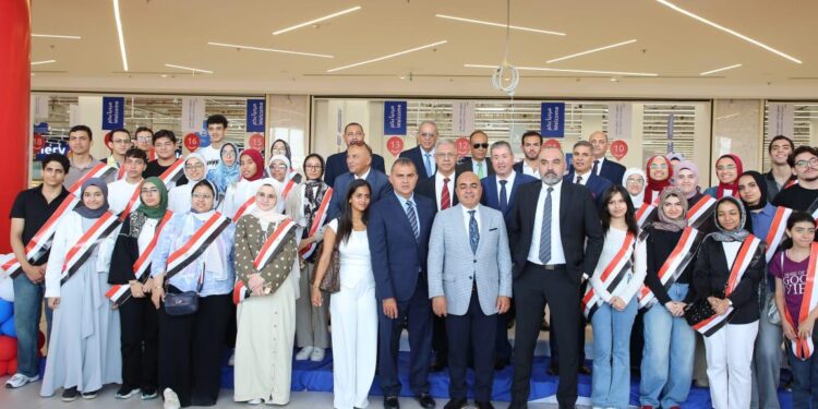 للعام الـ20 على التوالي.. «هايبر وان» يحتفل بأوائل الثانوية العامة داخل فرع بدر
