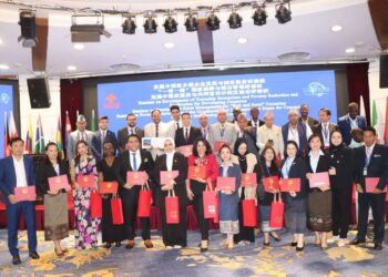 الصين تكرم باحث مصري لتميزه في برنامج دولي لتطوير المؤسسات ومكافحة الفقر في الدول النامية