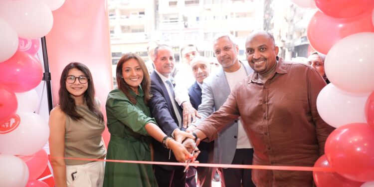 أمريكانا للمطاعم مصر تفتتح فرعًا جديدًا لـ«بيتزا هت» بالإسكندرية بإدارة كاملة من ذوي التحديات السمعية