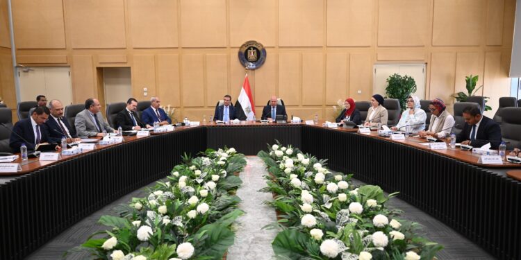 أولوية حكومية لتصنيع الزبيب وتوطين صناعة الكتان لدعم الاقتصاد الوطني وخلق فرص عمل