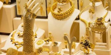 سعر الذهب اليوم في مصر: تراجع محلي رغم صعود عالمي و”عيار 21″ يسجل 4570 جنيهًا