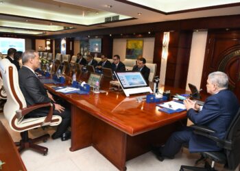 رئيس هيئة قناة السويس يبحث مع ” التمثيل التجاري” سبل التعاون في التسويق الخارجي للأنشطة الصناعية والبحرية