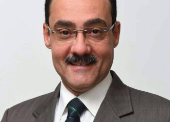 «شارل المصري» يحصل على دبلوم السياسة الدولية من جامعة السويس