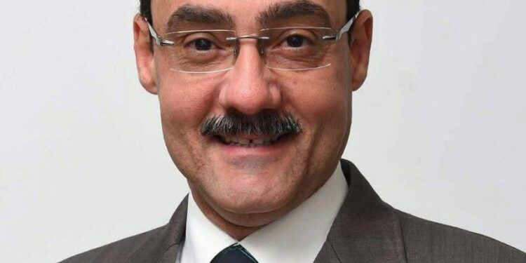 «شارل المصري» يحصل على دبلوم السياسة الدولية من جامعة السويس