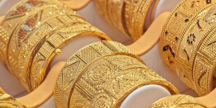 الذهب يخسر محليًا 10 جنيهات وعالميًا 15 دولارًا مع قوة الدولار وترقب خطاب باول