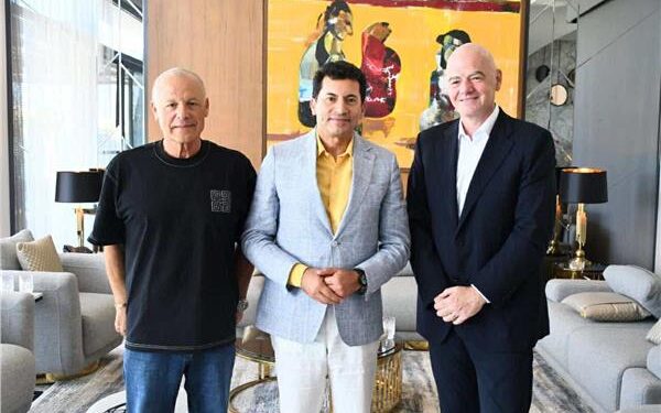 إنفانتينو في العلمين الجديدة.. ورئيس الوزراء يرحب به هاتفيًا