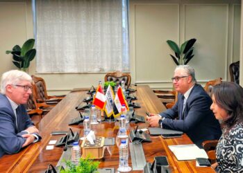 مصر وبيرو تبحثان تعزيز التعاون الاقتصادي في منطقة قناة السويس