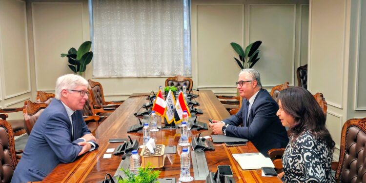 مصر وبيرو تبحثان تعزيز التعاون الاقتصادي في منطقة قناة السويس