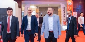 بالصور .. وفود من الصين وكندا والمكسيك وأوروبا تزور جناح «الدقهلية للدواجن» بمعرض أجرينا