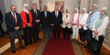 وزير الصناعة يسلم شهادات البصمة الكربونية لـ6 شركات صناعية أبرزها حديد عز والسويدي للأسمنت