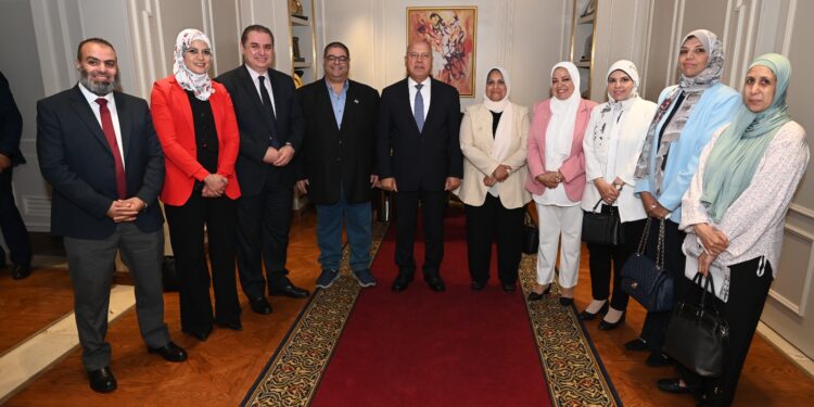 وزير الصناعة يسلم شهادات البصمة الكربونية لـ6 شركات صناعية أبرزها حديد عز والسويدي للأسمنت