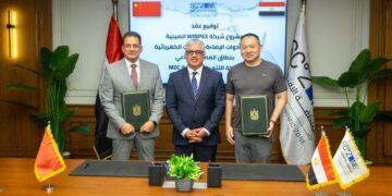 باستثمارات 15 مليون دولار.. اقتصادية قناة السويس توقّع عقد مشروع WINPEX الصينية لإنتاج أدوات الإضاءة بالسخنة