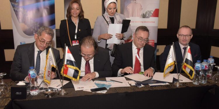 تصديري الملابس يوقّع مذكرة مع “الجمعية التشيكية” لتعزيز التعاون الاستثماري والتجاري