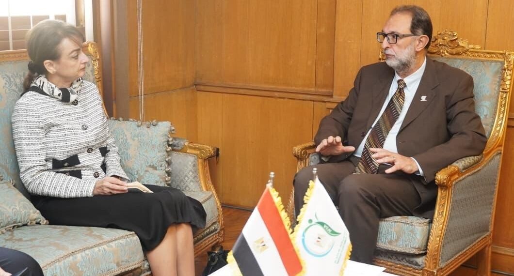 رئيس "سلامة الغذاء" يبحث مع سفيرة رومانيا توسيع التعاون ودعم نفاذ الصادرات المصرية للأسواق الأوروبية