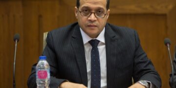 خالد أبو الوفا يهنئ أحمد الوكيل لاختياره رئيسًا لاتحاد غرف البحر الأبيض المتوسط