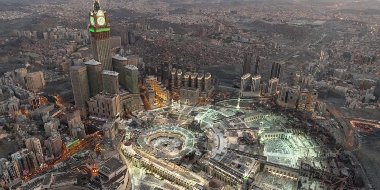 King Abdulaziz Foundation for Research and Archives organizes the “History of Hajj and the Two Holy Mosques” Forum in Jeddah as part of the Hajj Conference and Exhibition