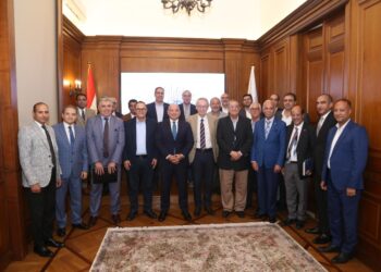 "جمعية رجال أعمال إسكندرية" تبحث مع مسؤولي اقتصادية قناة السويس الفرص الاستثمارية