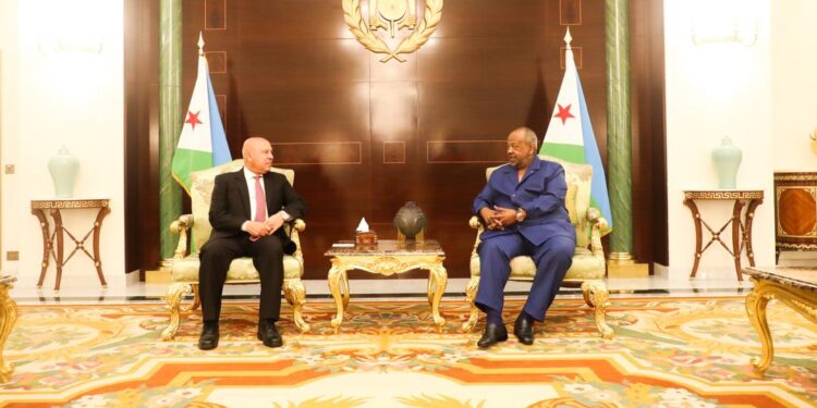 مصر وجيبوتي تبحثان تعزيز التعاون في مشروعات النقل والمناطق الصناعية والبنية التحتية