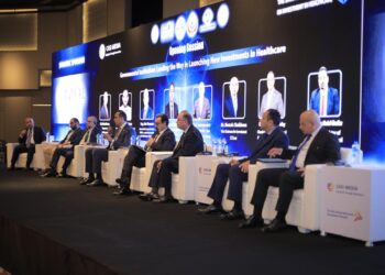 رئيس «الرعاية الصحية»: حجم الاستهلاك المحلي للأدوية يتراوح يصل الي 400 مليار جنيه .. 219 مليارا منها تصرف عبر الصيدليات الخاصة والأهلية