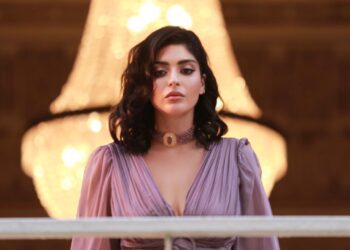 المغربية صافية التازي تتخطى ال 1.6 مليون مشاهدة ب”اول نظرة” .. وتجري جلسات عمل لدويتو باللهجة المصرية