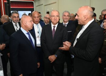 بالصور .. كامل الوزير يتفقد جناح اتحاد الصناعات في ختام فعاليات معرض إيديكس