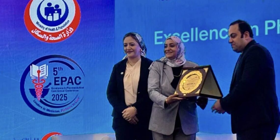 شراكات من أجل صحة المصريين.. مؤتمر التفتيش الصيدلي يحتفي بجهود داليا لطفي