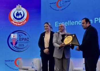 شراكات من أجل صحة المصريين.. مؤتمر التفتيش الصيدلي يحتفي بجهود داليا لطفي