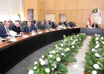 كامل الوزير يبحث مع اتحاد الصناعات وغرفة الصناعات الهندسية تعميق التصنيع المحلي وزيادة المكون المحلي من الصاج ومستلزمات الإنتاج