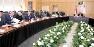 كامل الوزير يبحث مع اتحاد الصناعات وغرفة الصناعات الهندسية تعميق التصنيع المحلي وزيادة المكون المحلي من الصاج ومستلزمات الإنتاج